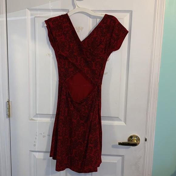 red and black patterned dress - Picture 2 of 3